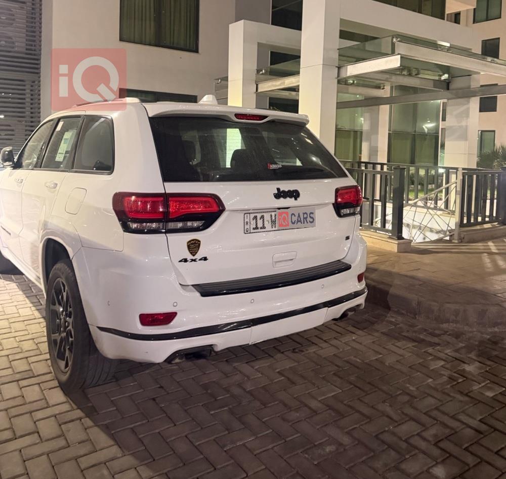 جیپ گراند شیرۆکی